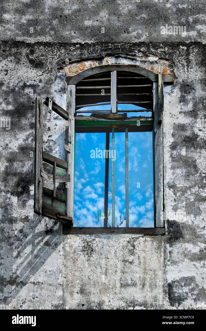Weathered Window Feature Weathered building facade exposed hi-res stock photography and images ...