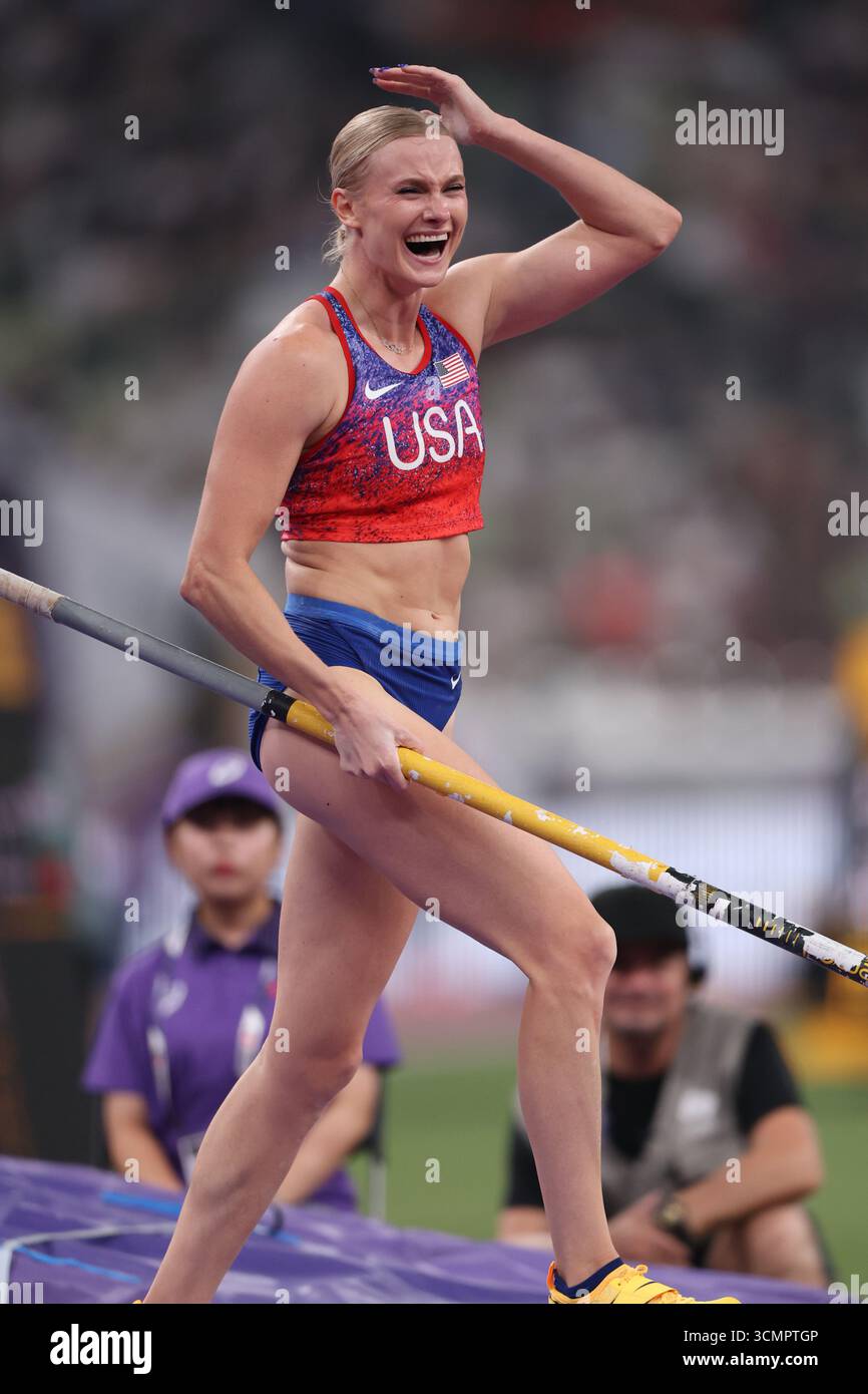 Katie Moon (USA) effectively wins gold in the Women's Pole Vault Final ...