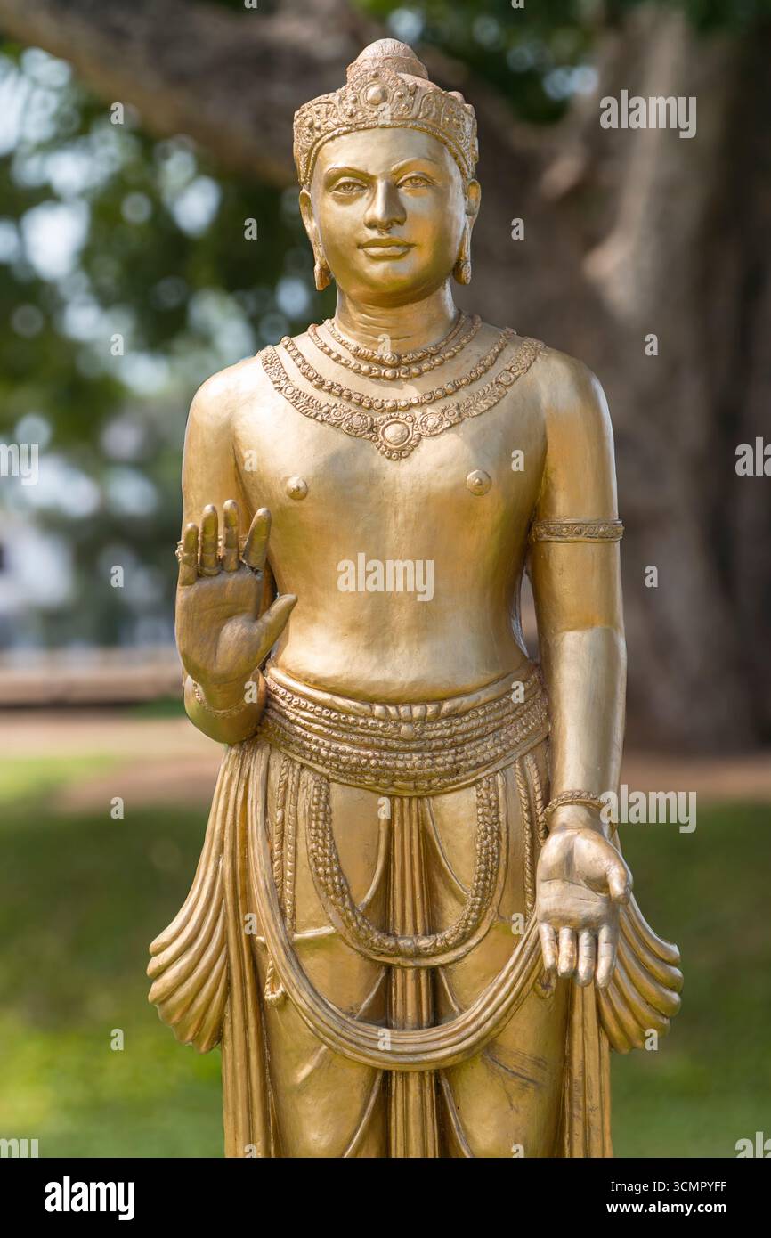 Sri Lanka - Anuradhapura - Dutugemunu - Golden statue of ancient king ...