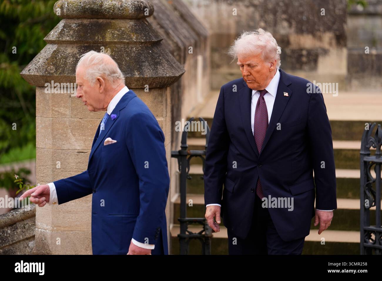 King Charles III and US President Donald Trump arrive for a Beating ...