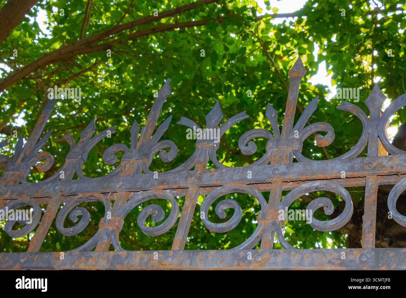 Green wrought iron fence hi-res stock photography and images - Alamy