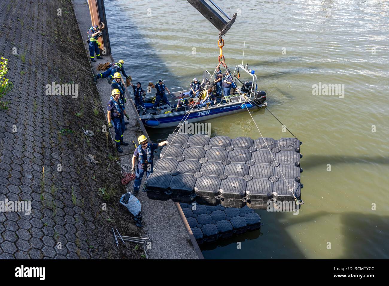 Construction of a floating platform using the Jet-Float system, which ...