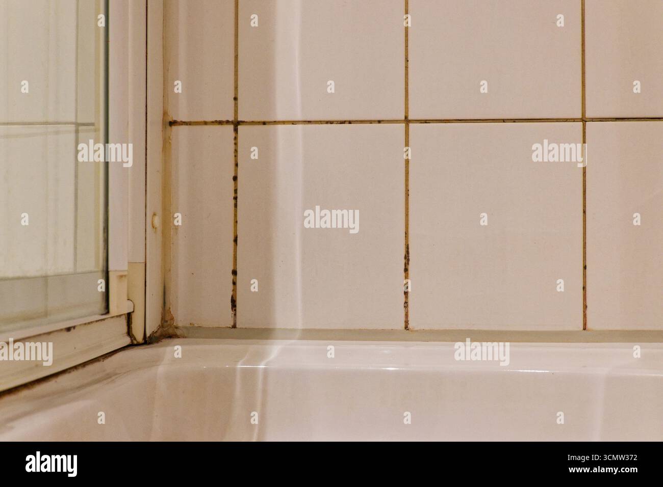 White shower enclosure sliding hi-res stock photography and images - Alamy