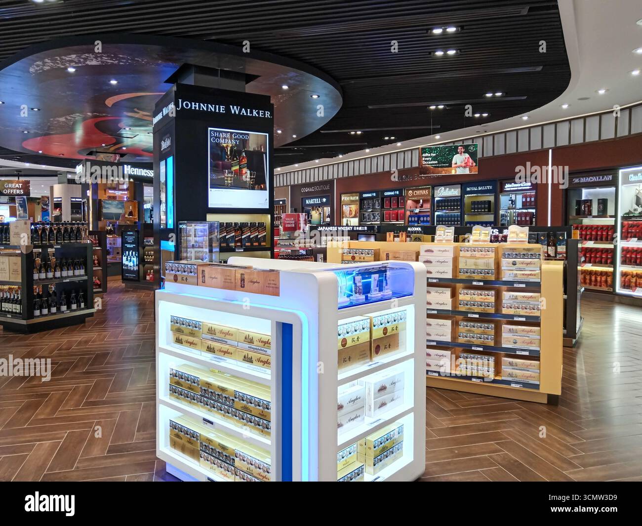 Tobacco products shop hi-res stock photography and images - Page 4