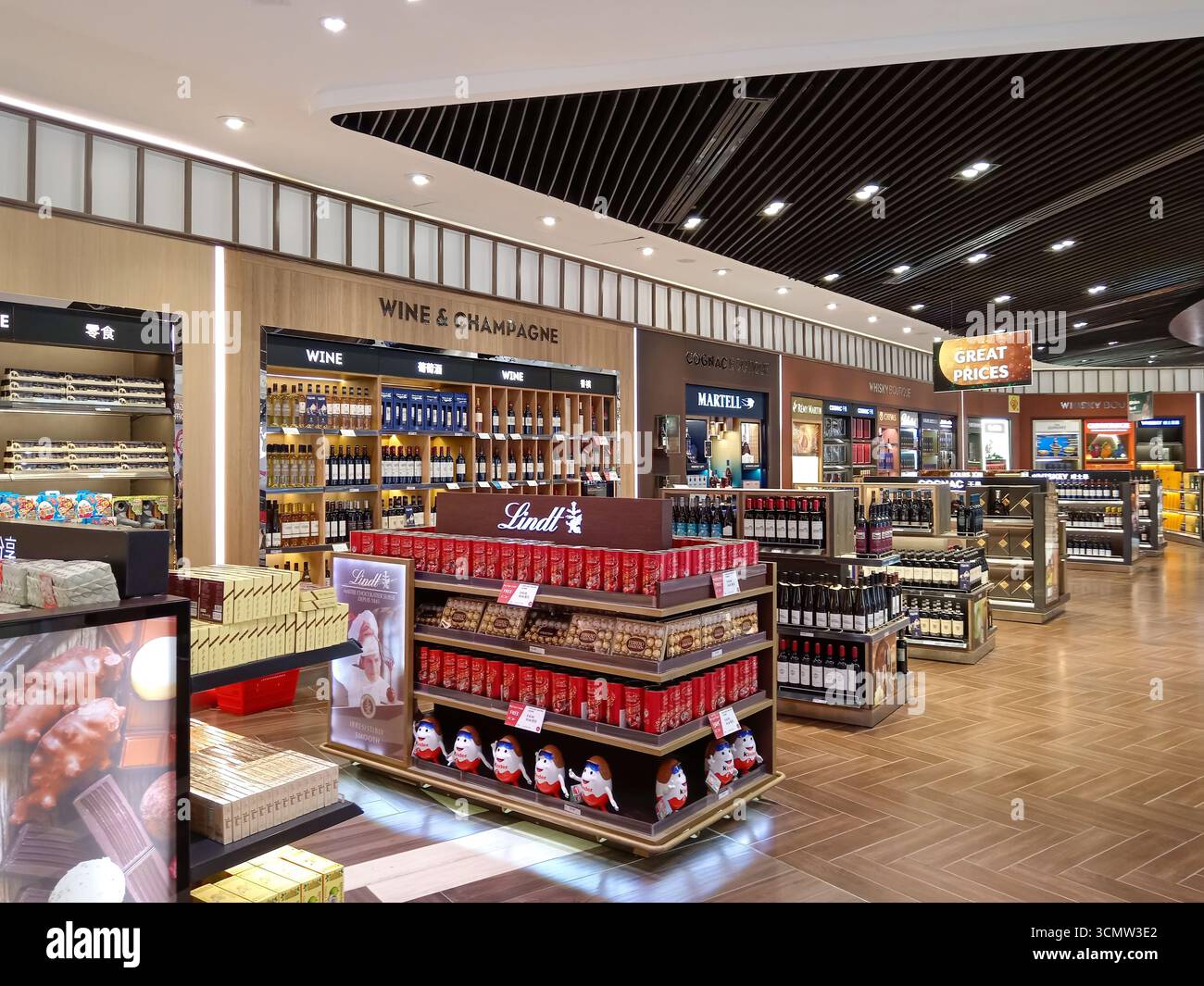 Cigarettes in airport duty free hi-res stock photography and images - Alamy