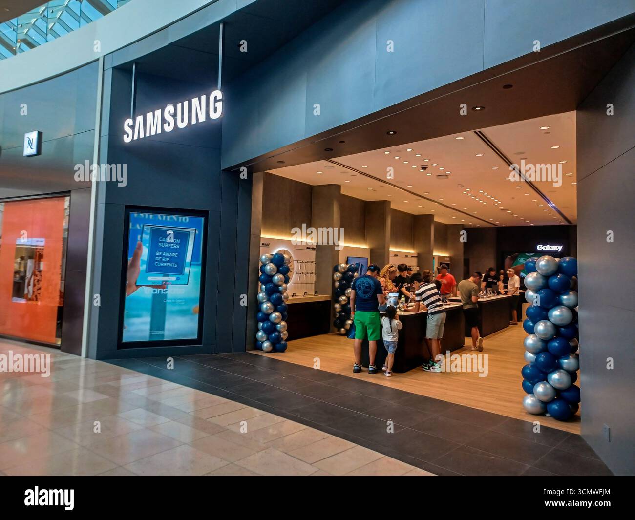 Samsung logo office hi-res stock photography and images - Alamy