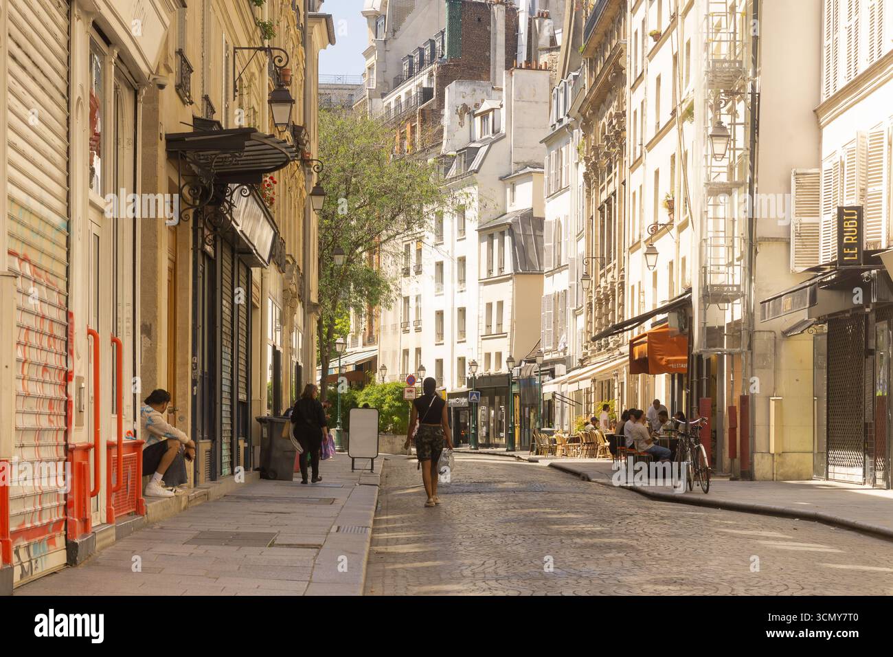 Paris street scene - Rue Leopold Bellan in the Montorgueil district (2nd arrondissement) of Paris, France, Europe. Stock Photo