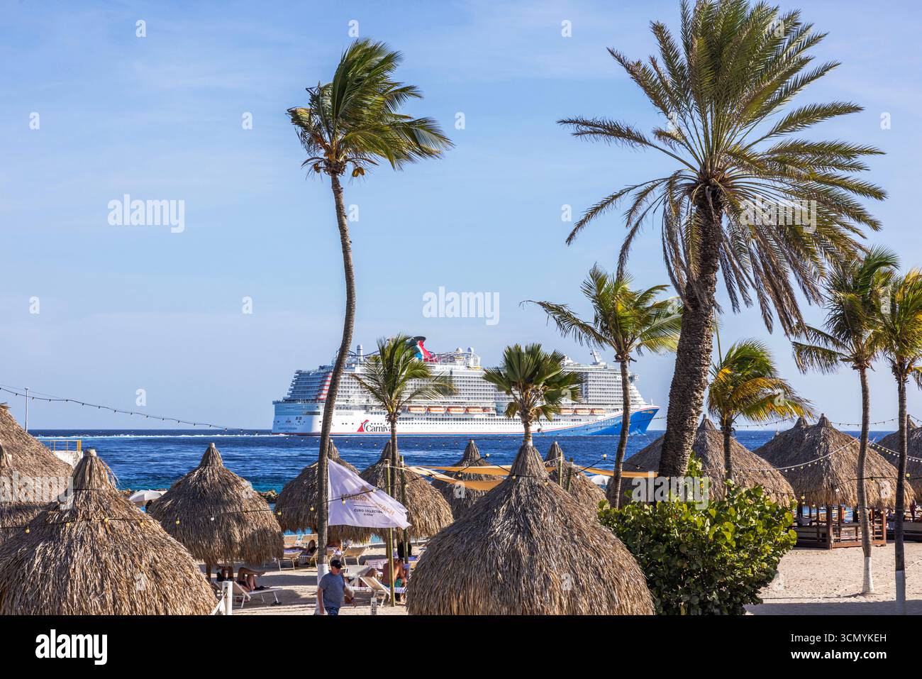 Departing cruise ship near hi-res stock photography and images - Alamy