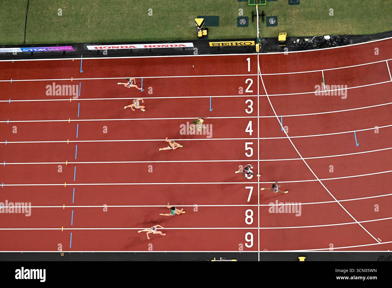 Tokyo, Japan. 18th Sep, 2025. Athletes compete during the women's 200m semifinal at the 2025 World Athletics Championships in Tokyo, Japan, Sept. 18, 2025. Credit: Li Gang/Xinhua/Alamy Live News Stock Photo