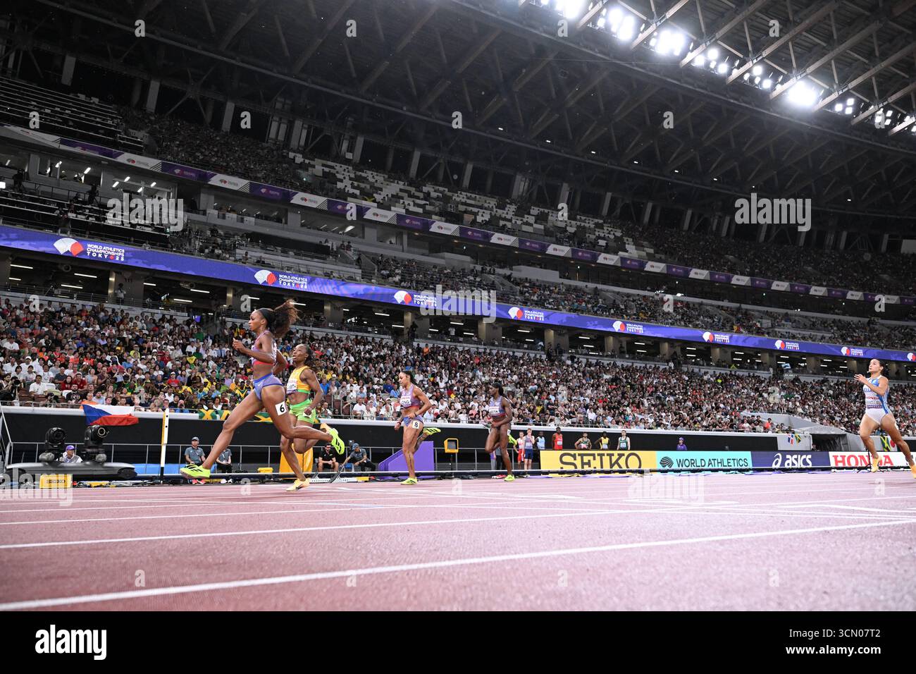 Tokyo, Japan. 18th Sep, 2025. Athletes compete during the women's 200m semifinal at the 2025 World Athletics Championships in Tokyo, Japan, Sept. 18, 2025. Credit: Li Gang/Xinhua/Alamy Live News Stock Photo
