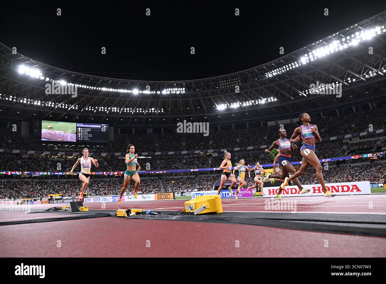 Tokyo, Japan. 18th Sep, 2025. Athletes compete during the women's 200m semifinal at the 2025 World Athletics Championships in Tokyo, Japan, Sept. 18, 2025. Credit: Li Gang/Xinhua/Alamy Live News Stock Photo