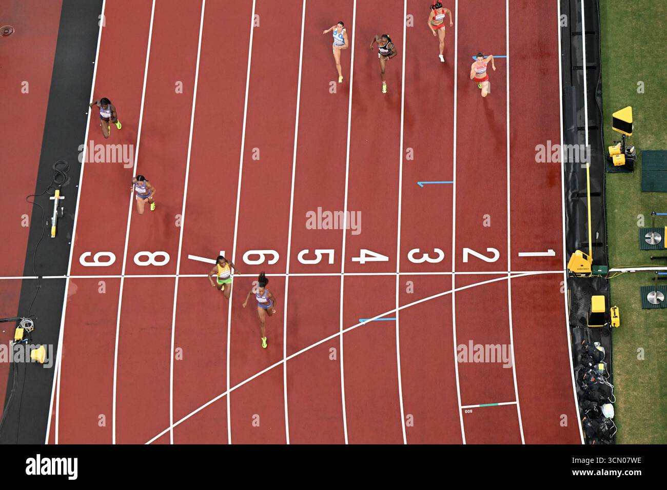 Tokyo, Japan. 18th Sep, 2025. Athletes compete during the women's 200m semifinal at the 2025 World Athletics Championships in Tokyo, Japan, Sept. 18, 2025. Credit: Li Gang/Xinhua/Alamy Live News Stock Photo