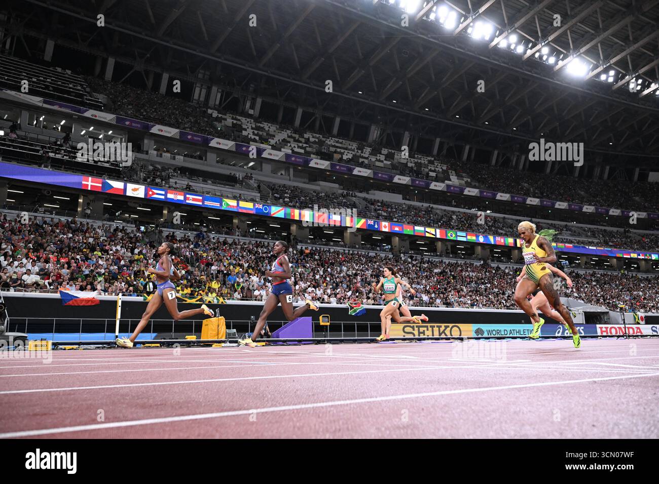 Tokyo, Japan. 18th Sep, 2025. Athletes compete during the women's 200m semifinal at the 2025 World Athletics Championships in Tokyo, Japan, Sept. 18, 2025. Credit: Li Gang/Xinhua/Alamy Live News Stock Photo