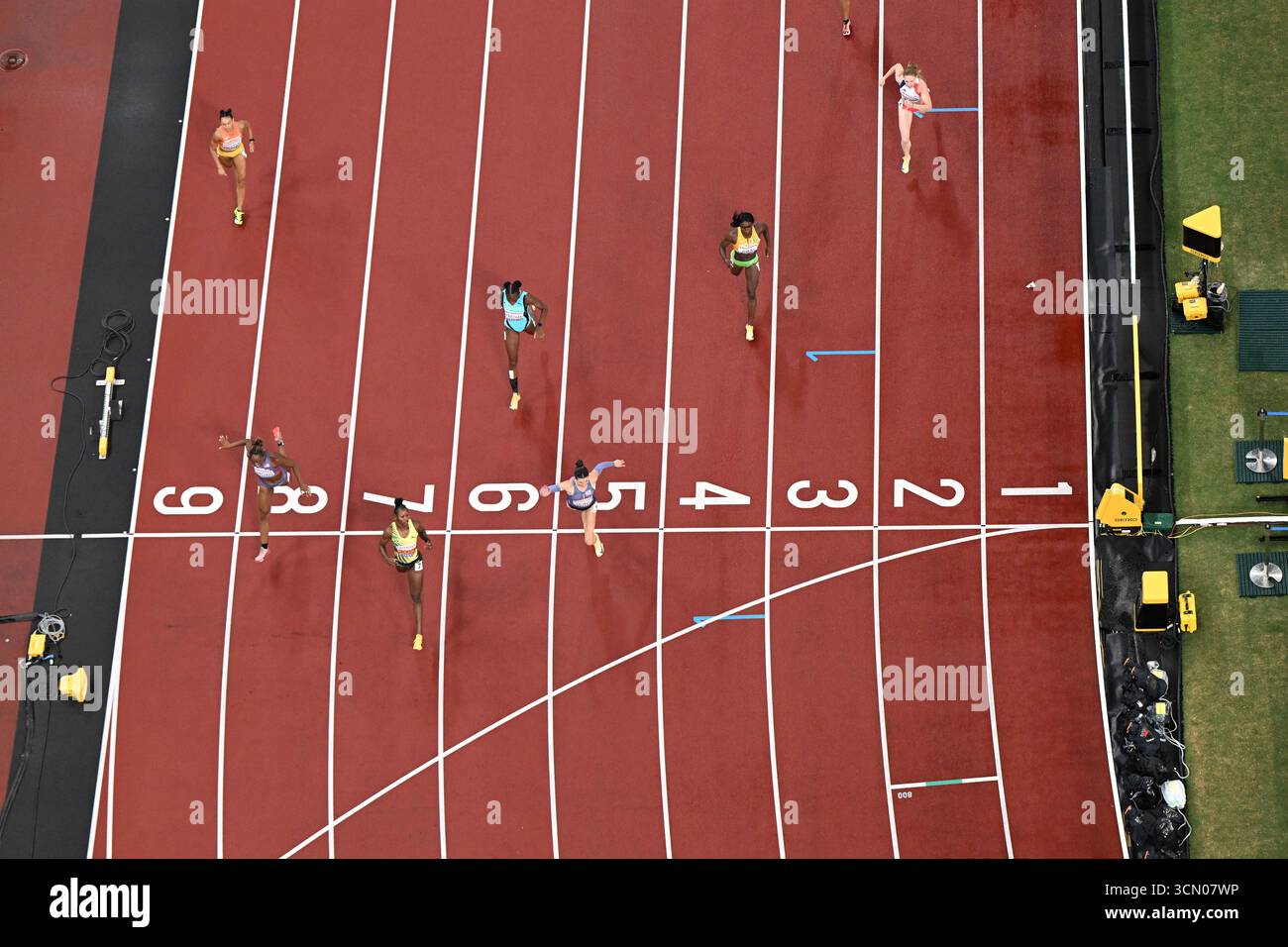 Tokyo, Japan. 18th Sep, 2025. Athletes compete during the women's 200m semifinal at the 2025 World Athletics Championships in Tokyo, Japan, Sept. 18, 2025. Credit: Li Gang/Xinhua/Alamy Live News Stock Photo