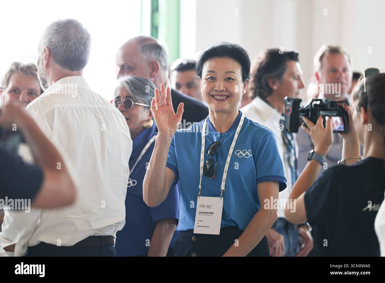 (250918) -- MILAN, Sept. 18, 2025 (Xinhua) -- Li Lingwei, member of the ...