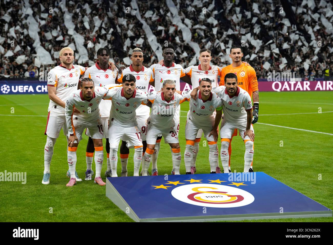 galatasaray-players-pose-for-a-team-photo-before-the-champions-league