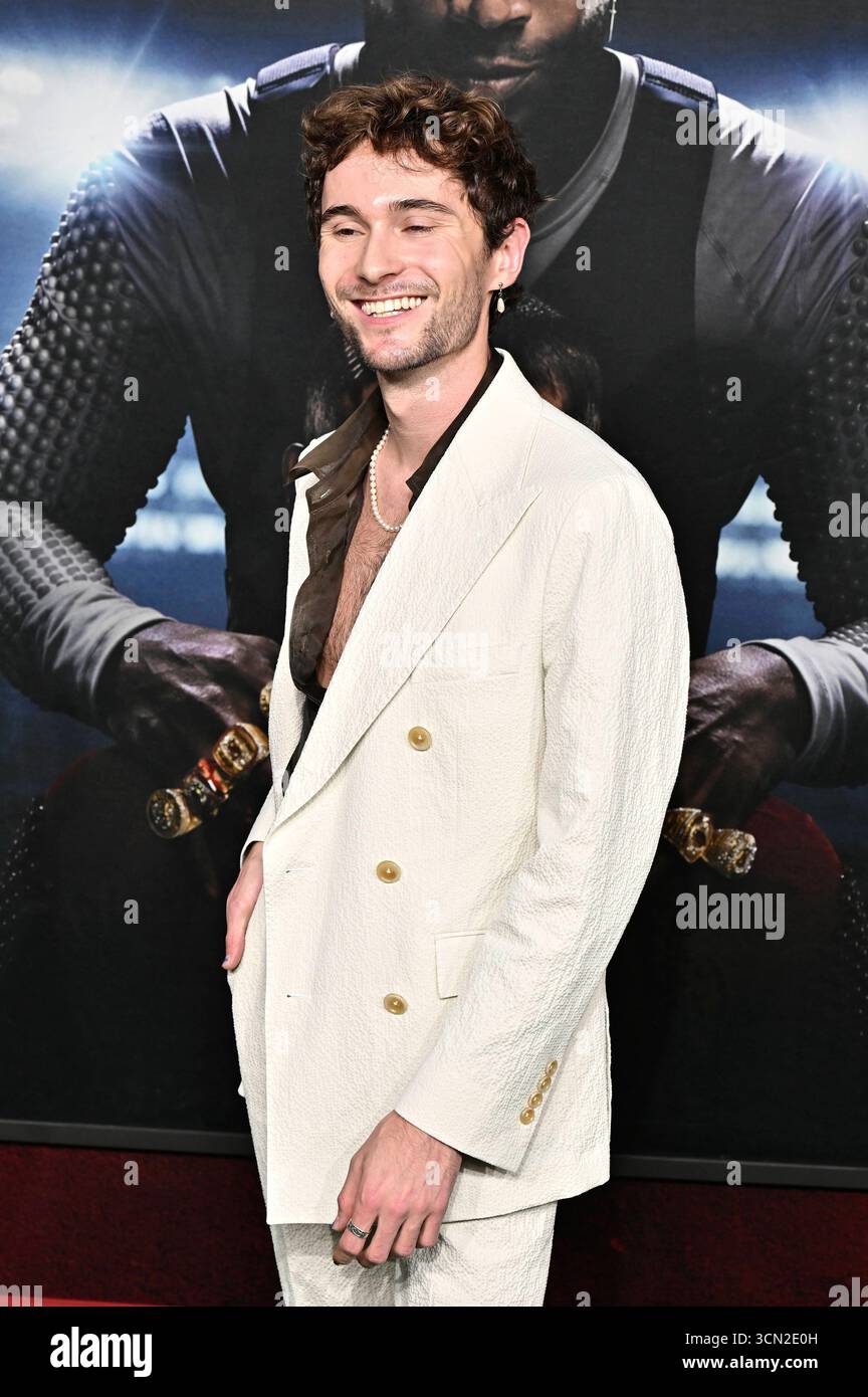 Bryce Dylan bei der Premiere des Kinofilms Him - Der Größte aller ...