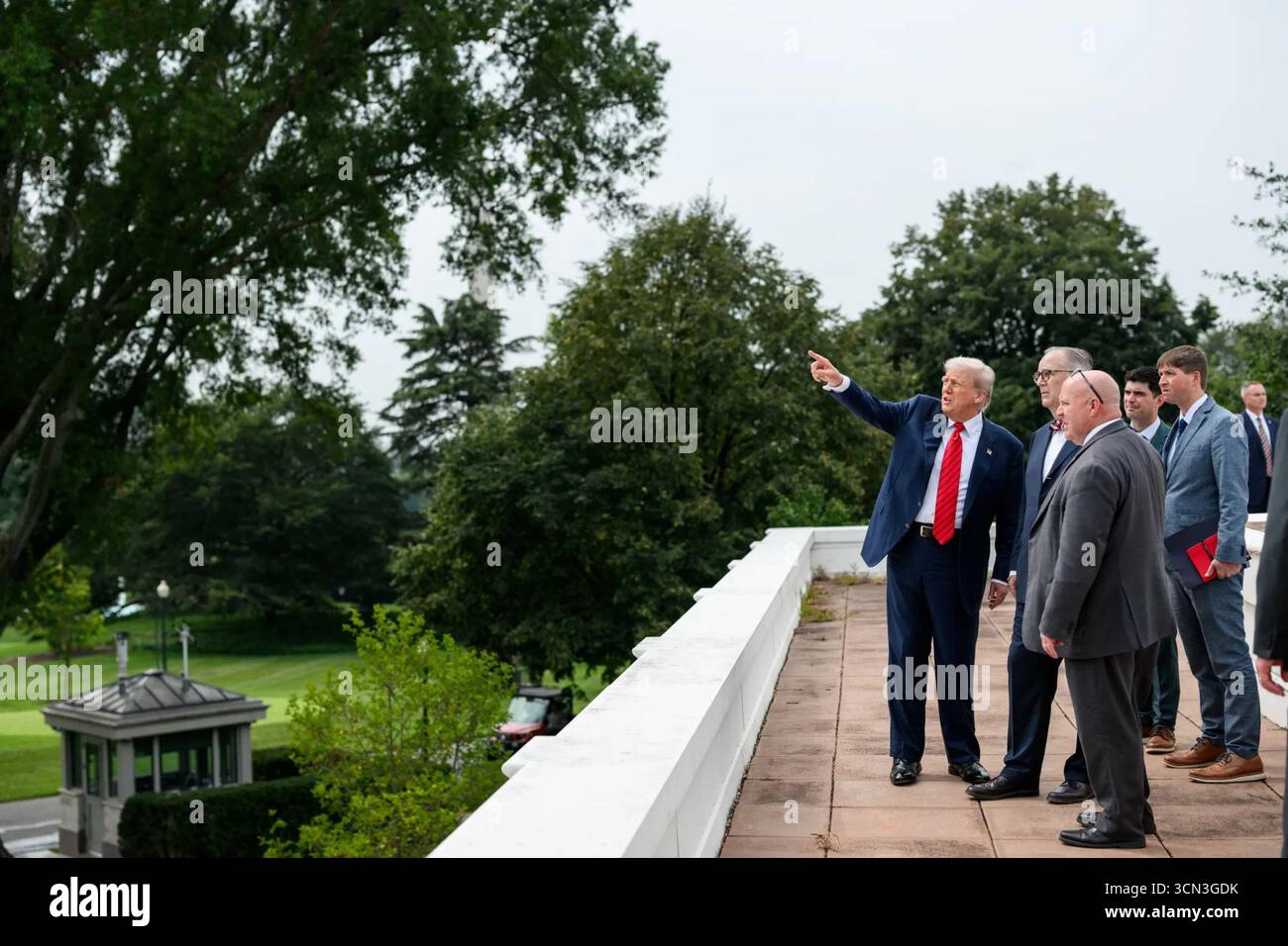 President trump with advisors hi-res stock photography and images - Alamy