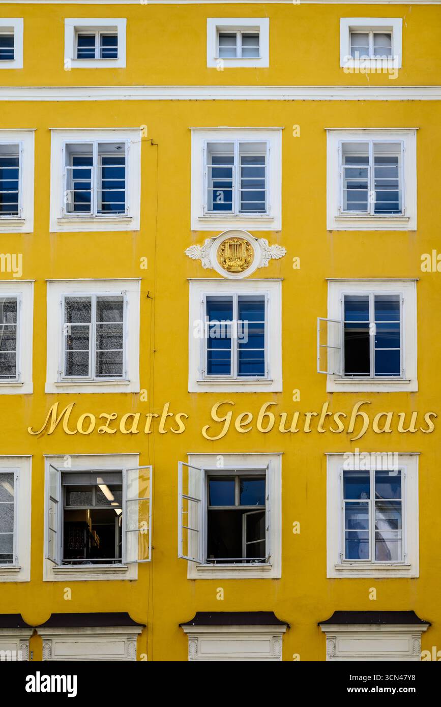 Birthplace of Wolfgang Amadeus Mozart museum building (Mozarts ...