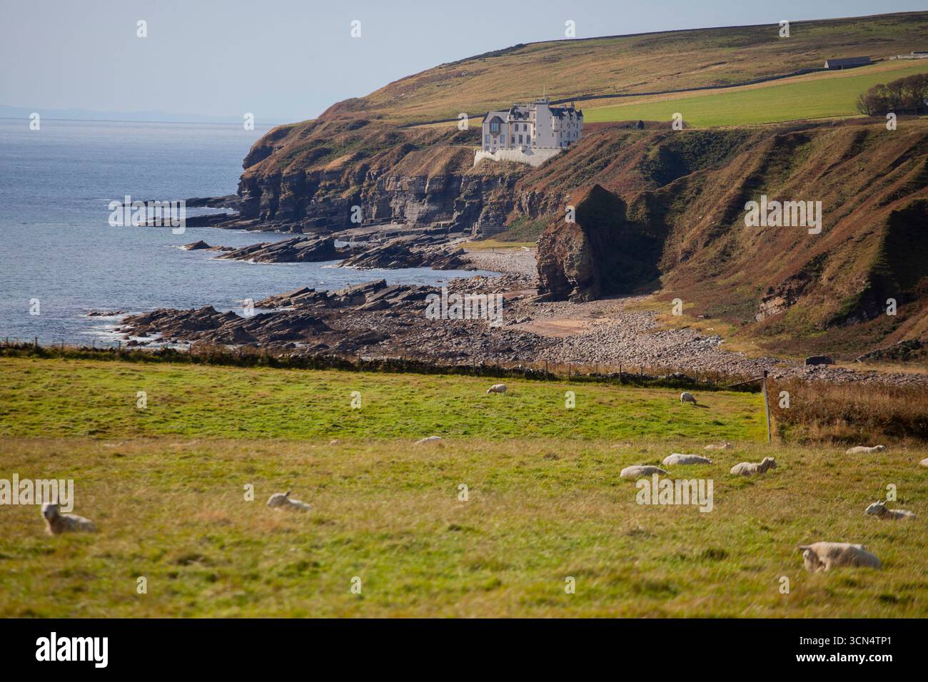 Dunbeath castle hi-res stock photography and images - Alamy