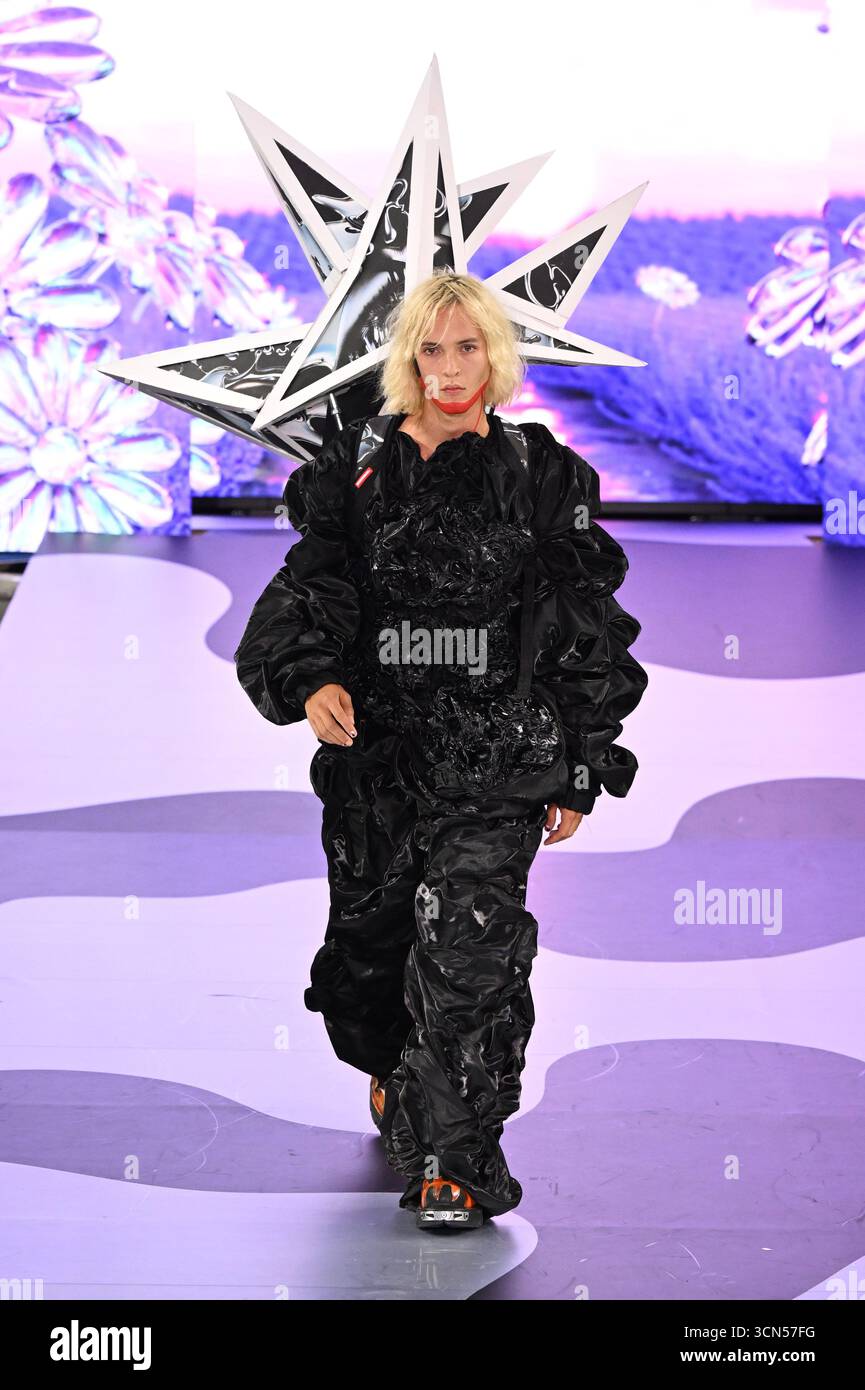 London, UK. 18 September 2025. Models on the catwalk during the ...