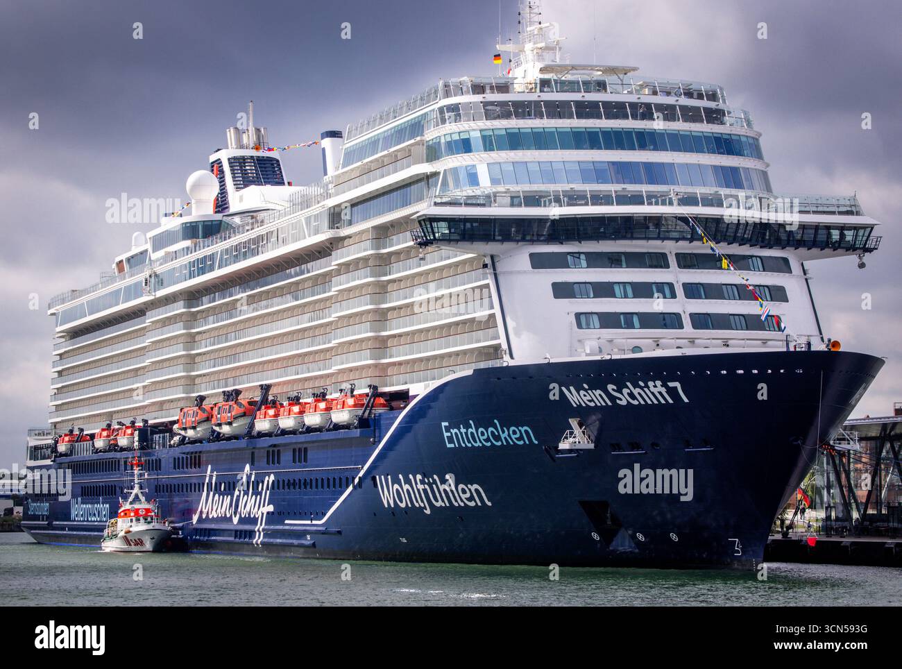 Rostock, Germany. 19th Sep, 2025. The rescue cruiser 