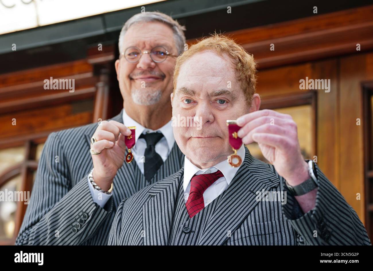 Penn teller magic hi-res stock photography and images - Alamy