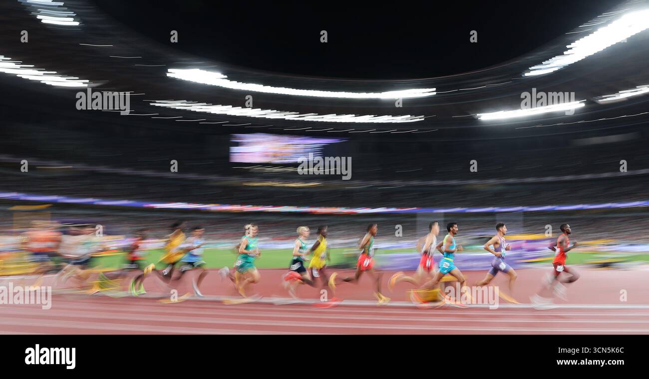 Tokyo, Japan. 19th Sep, 2025. Athletes compete during the men's 5000m heat at the 2025 World Athletics Championships in Tokyo, Japan, Sept. 19, 2025. Credit: Li Gang/Xinhua/Alamy Live News Stock Photo