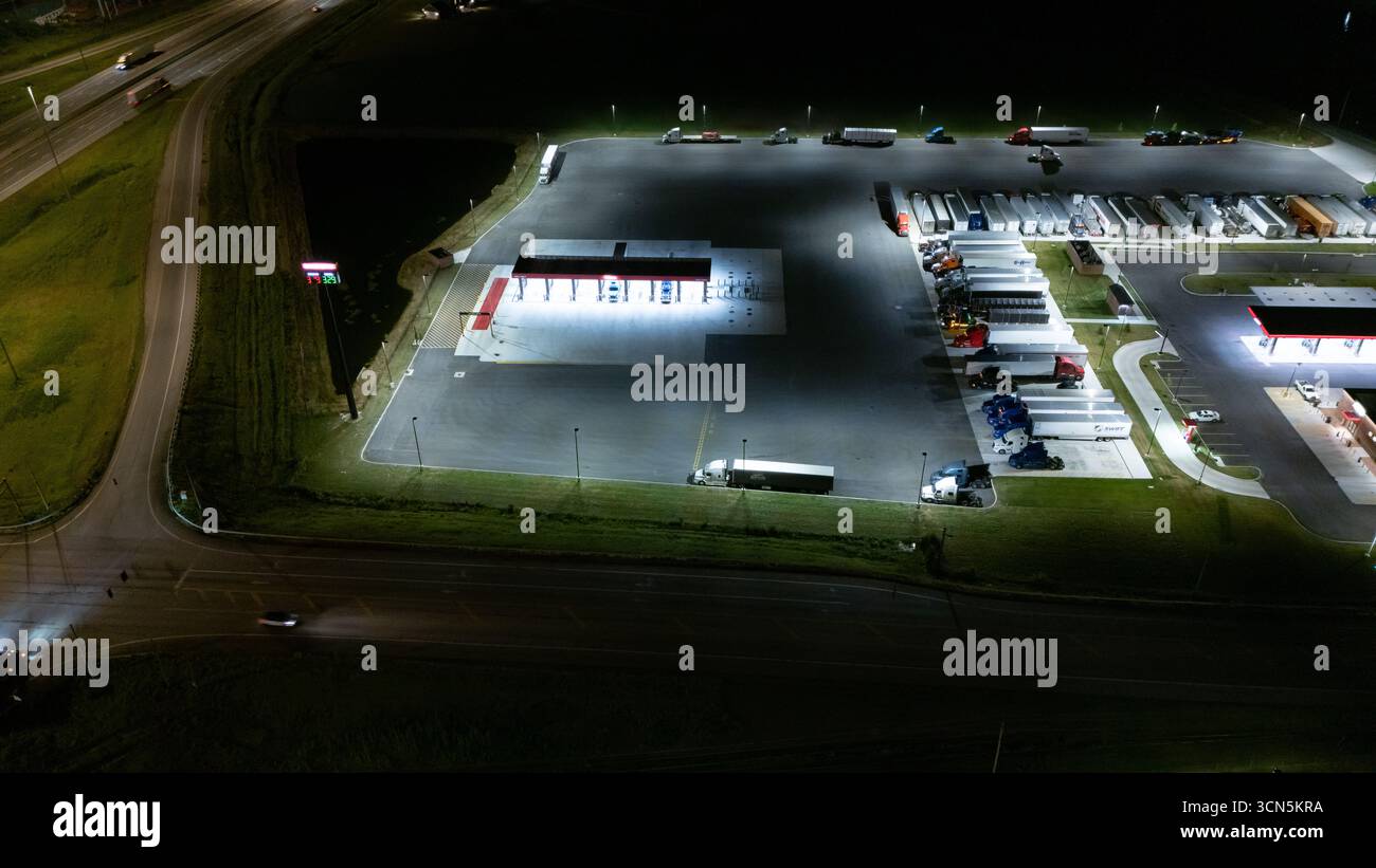 Crowded car park parking lot hi-res stock photography and images - Alamy