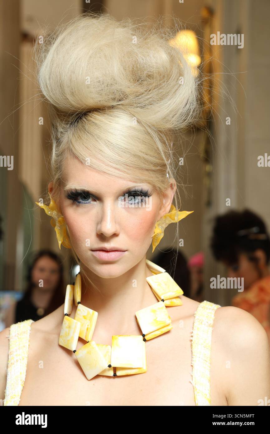 Paul Costelloe Spring/Summer 2026 backstage at London Fashion Week on ...