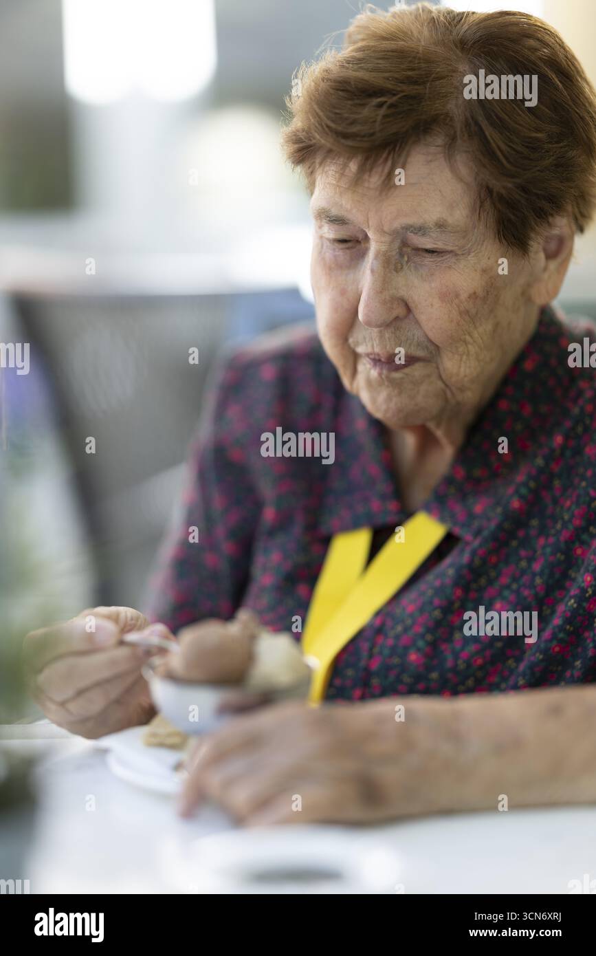 Rayan Smiles porno Porno qora va belladonna