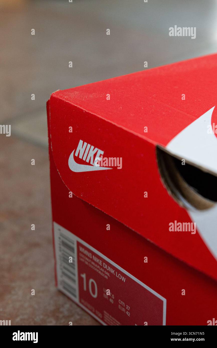 Nike logo shoe box hi-res stock photography and images - Alamy display picture 3