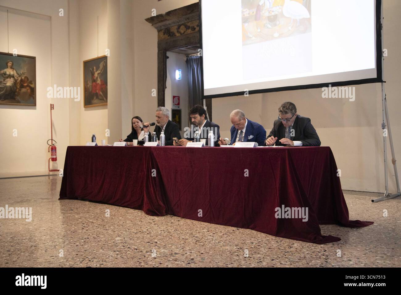 Milan, Palazzo Reale Press Conference 'Leonora Carrington' exhibition in photos: Domenico Pirania Director of Palazzo Reale, of the Cultural Promotion Sector of the Municipality of Milan and of the Milanese scientific museums, Simone Todorow CEO MondoMostre, Tommaso Sacchi Councillor for Culture of the Municipality of Milan, the curators of the retrospective Tere Arcq and Carlos Martín Stock Photo