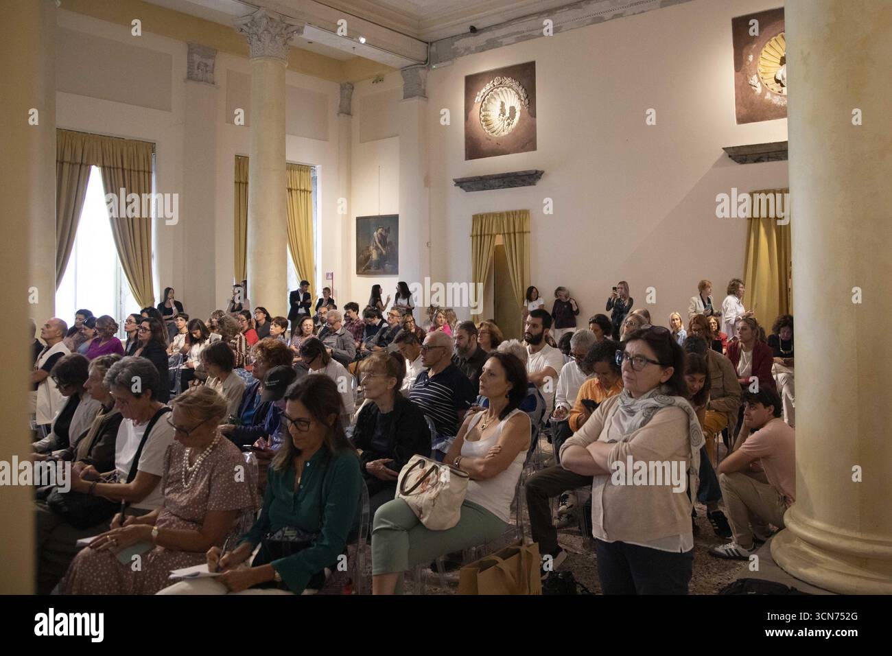 Milan, Palazzo Reale Press Conference 'Leonora Carrington' exhibition in photos: Domenico Pirania Director of Palazzo Reale, of the Cultural Promotion Sector of the Municipality of Milan and of the Milanese scientific museums, Simone Todorow CEO MondoMostre, Tommaso Sacchi Councillor for Culture of the Municipality of Milan, the curators of the retrospective Tere Arcq and Carlos Martín Stock Photo