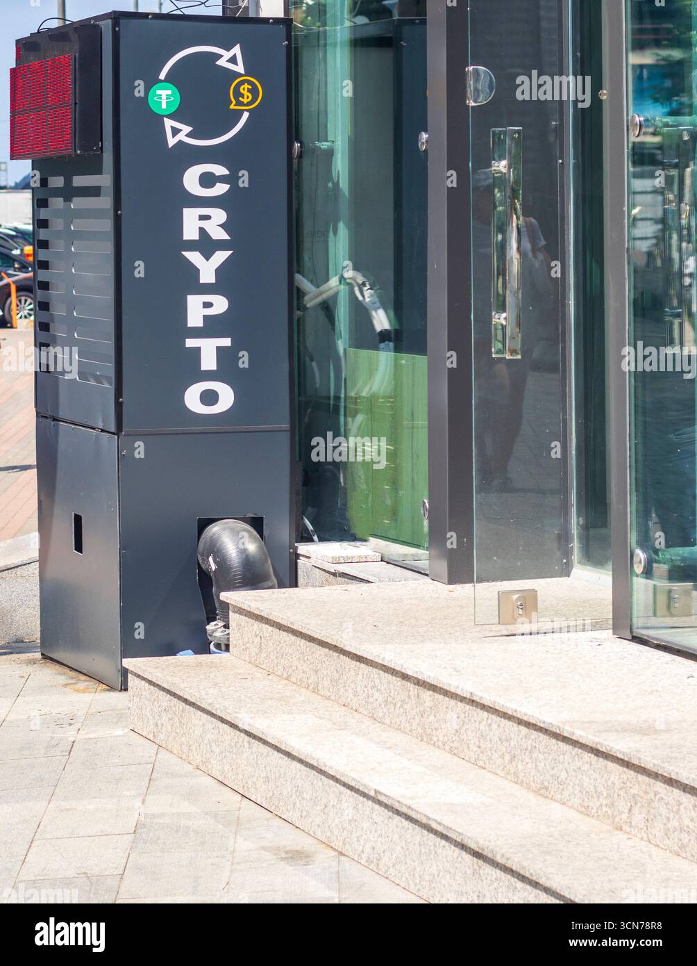 Currency exchange booth hi-res stock photography and images - Alamy