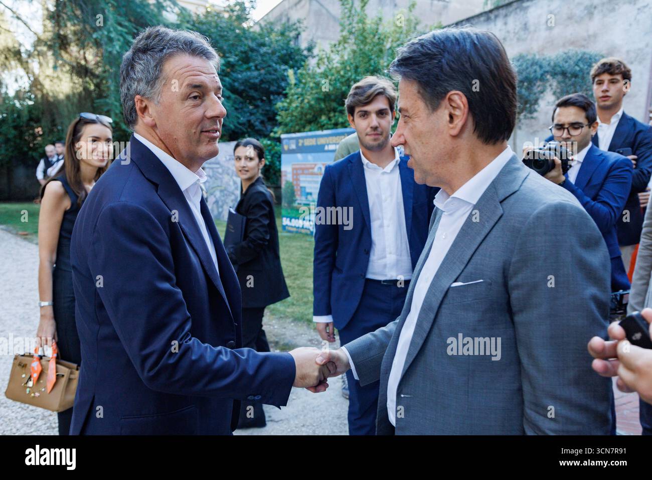 Il leader di Italia Viva Matteo Renzi (sx) e il presidente del ...