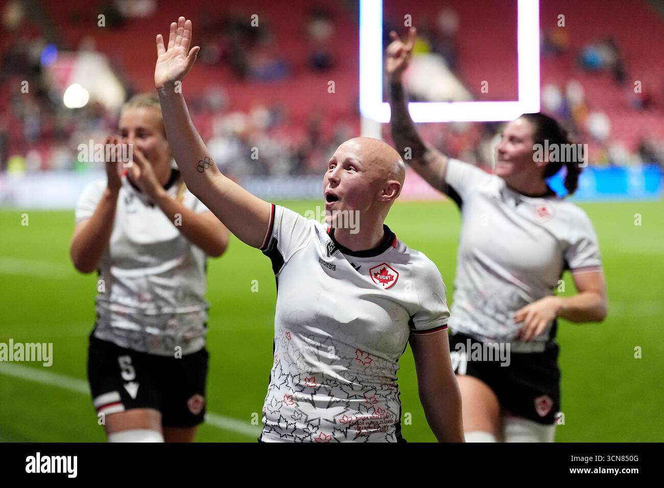 Canada's Olivia Apps and team-mates celebrate after the Women's Rugby ...