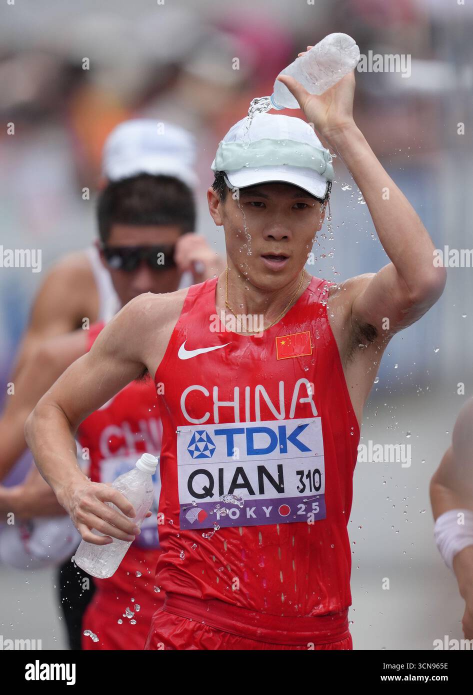 (250920) -- TOKYO, Sept. 20, 2025 (Xinhua) -- Qian Haifeng of China ...