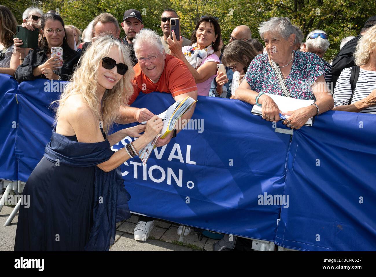 Tonya Rochelle Tonya Kinzinger attends the Un si grand soleil photocall during the ...