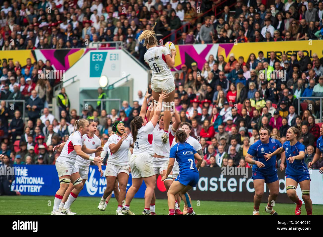 Womens rugby red roses lineout world cup hi-res stock photography and ...