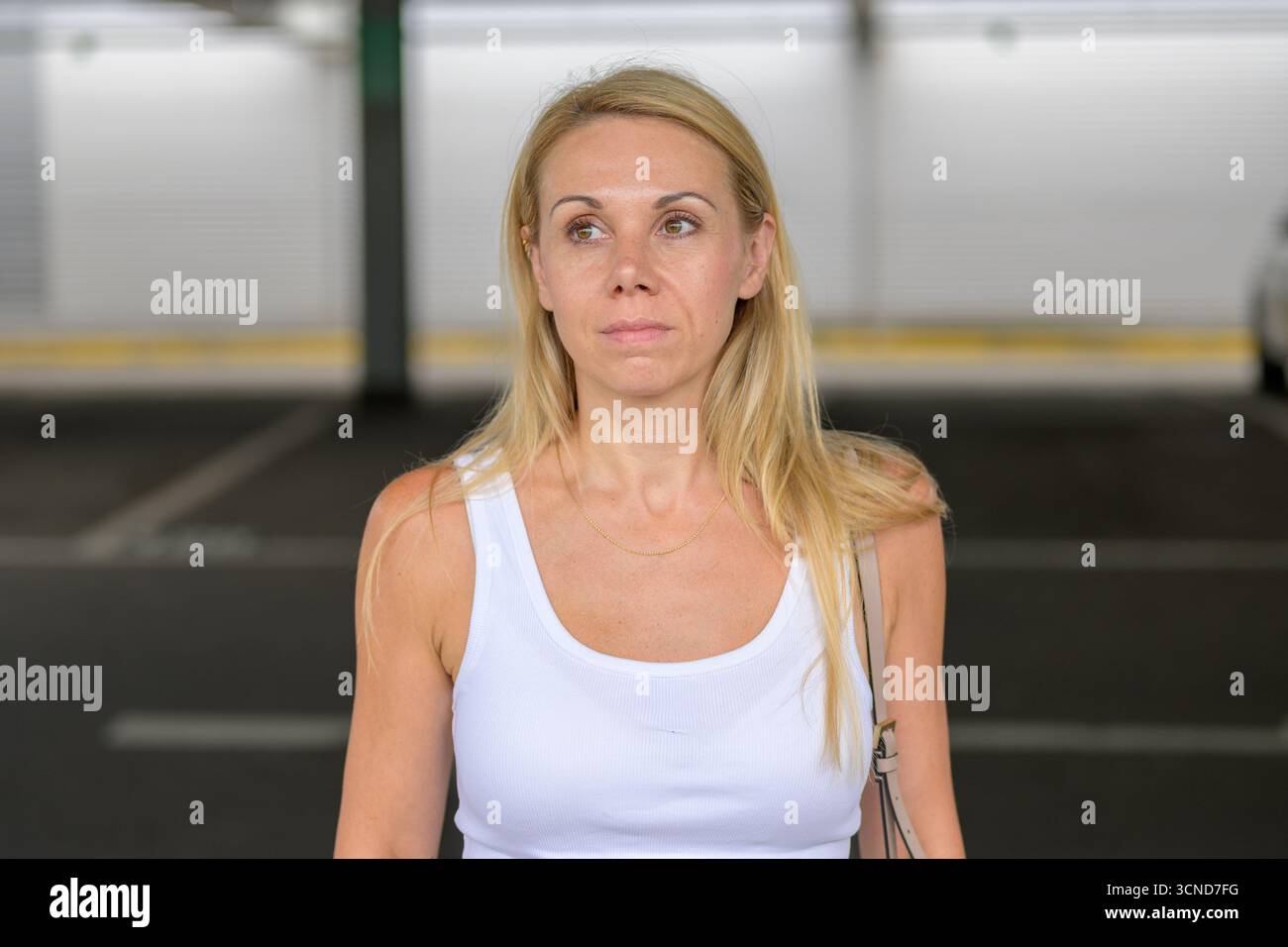 White tank top woman hi-res stock photography and images - Alamy