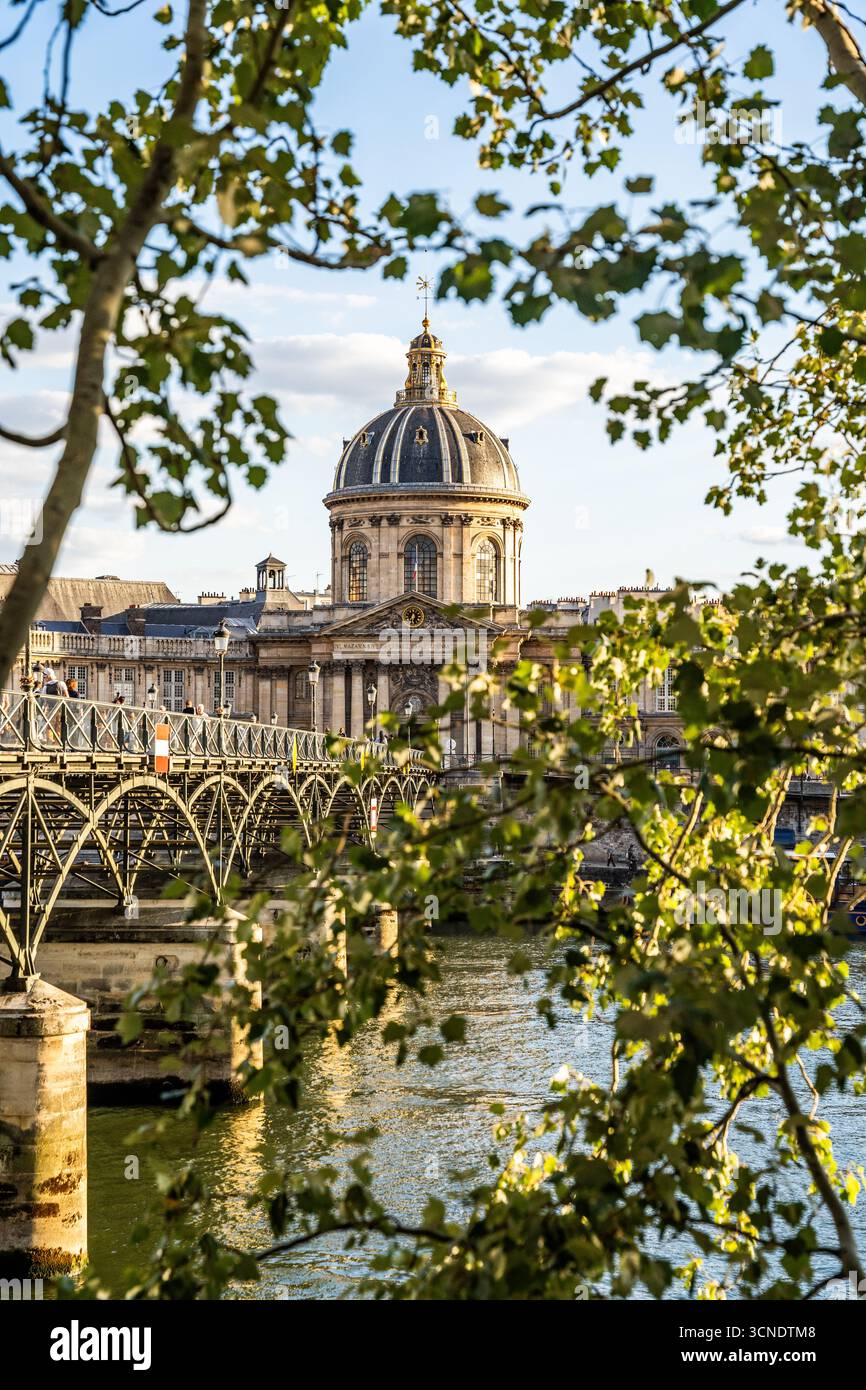 College des quatre nations hi-res stock photography and images - Alamy