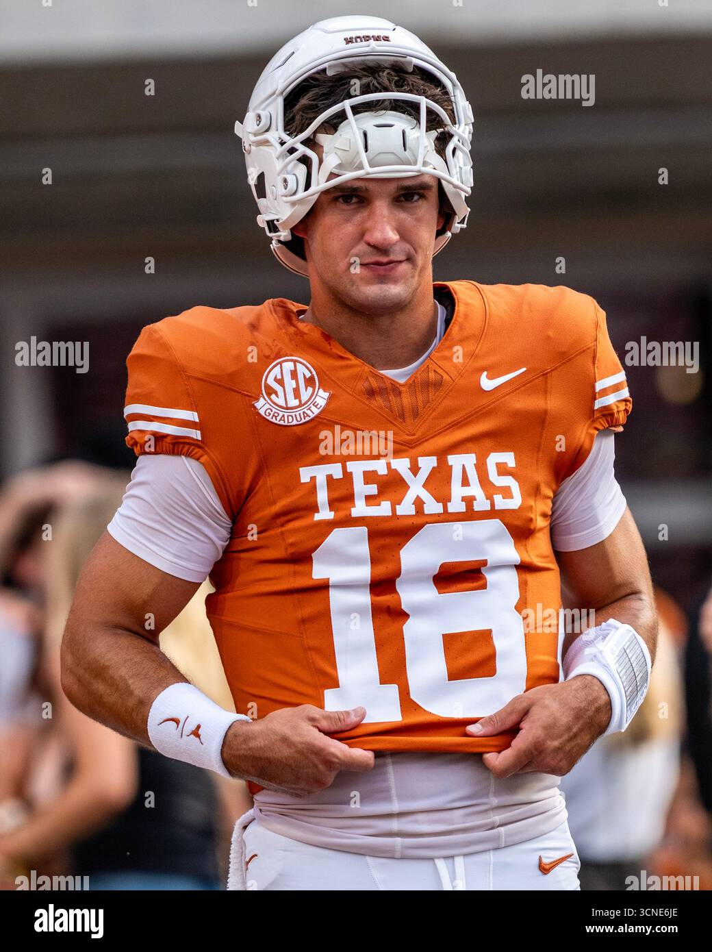 Sept 20, 2025. Matthew Caldwell (18) of the Texas Longhorns warms up ...