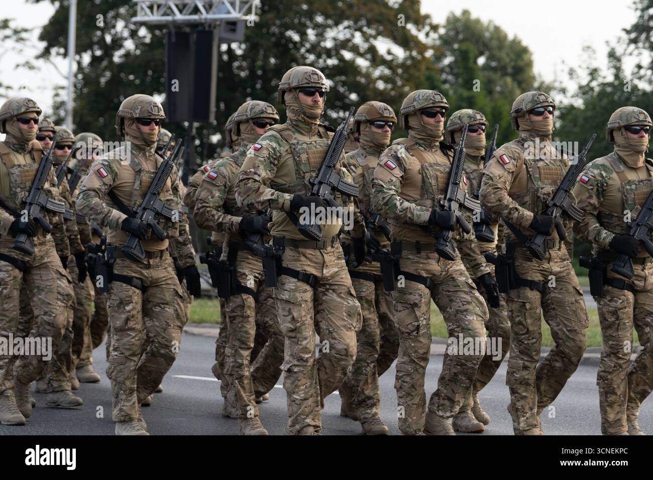 nil-special-military-unit-commandos-march-at-wislostrada-during-a