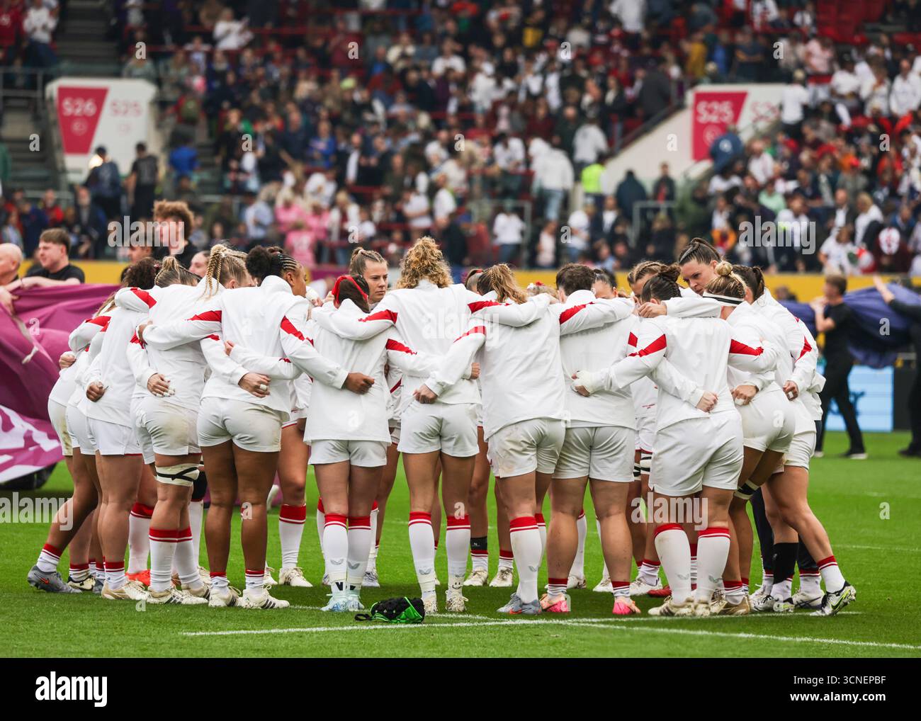 Bristol, UK. 20th September 2025. Red Roses huddle before the start of ...