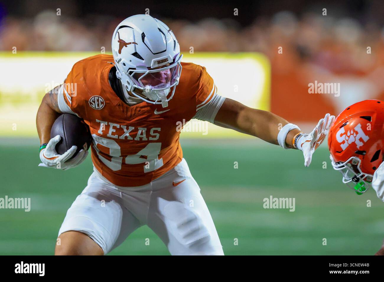 AUSTIN, TX - SEPTEMBER 20: Texas Longhorns tight end Jordan Washington ...