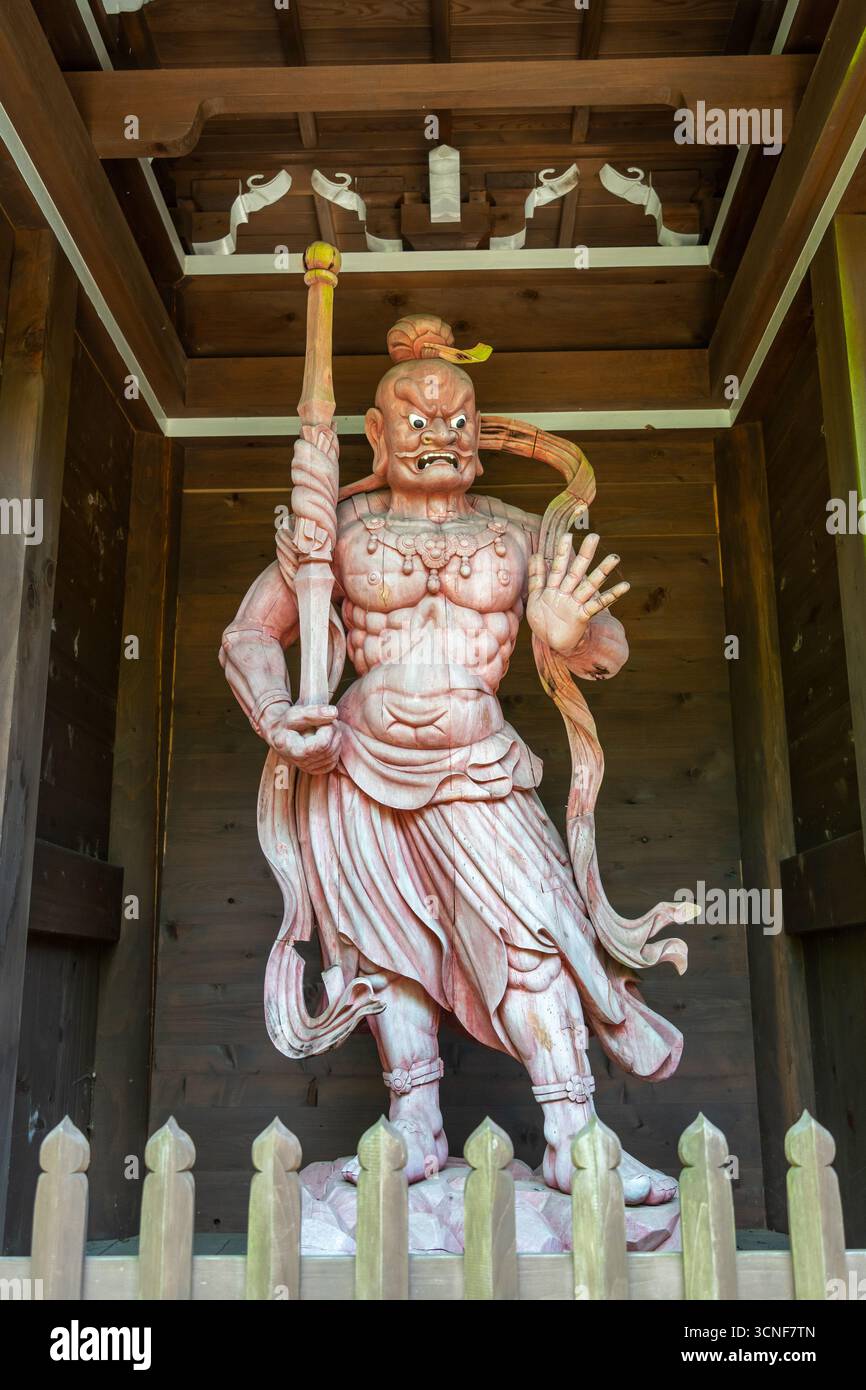 Nio guardian statue at the Niomon Gate of Kotokuin Temple
