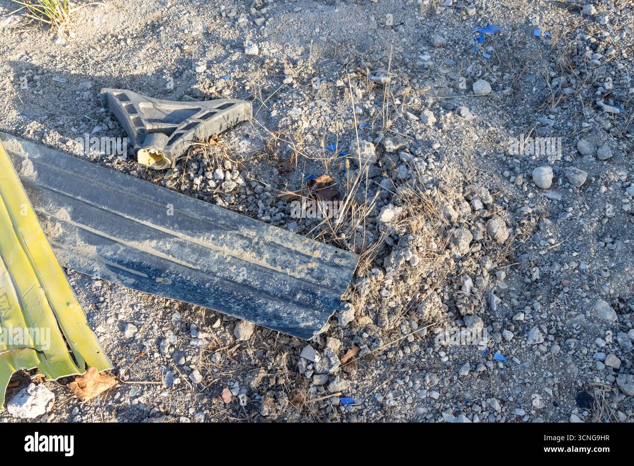 Plastic metal debris polluting hi-res stock photography and images - Alamy
