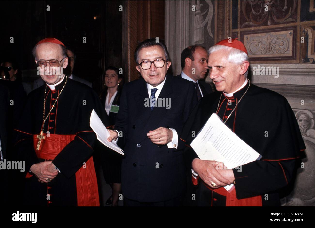 Papa benedetto sedicesimo hi-res stock photography and images - Alamy