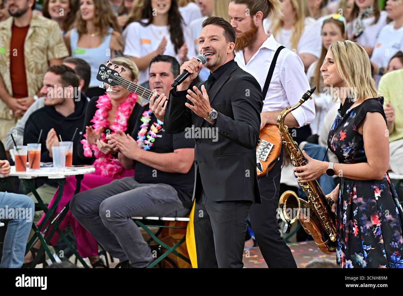 ZDF Fernsehgarten S nger Tom Marks W hrend Der ZDF 
